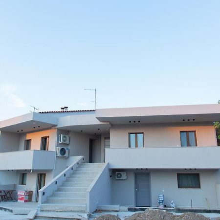 Νεακιτοσ Luxury Apartments Nikiti  Exterior photo