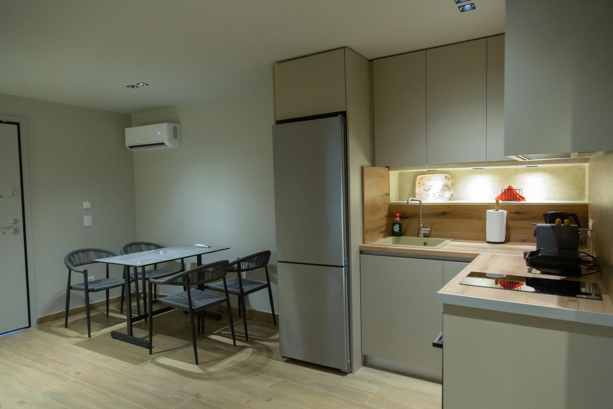 Νεακιτοσ Luxury Apartments Nikiti  Exterior photo