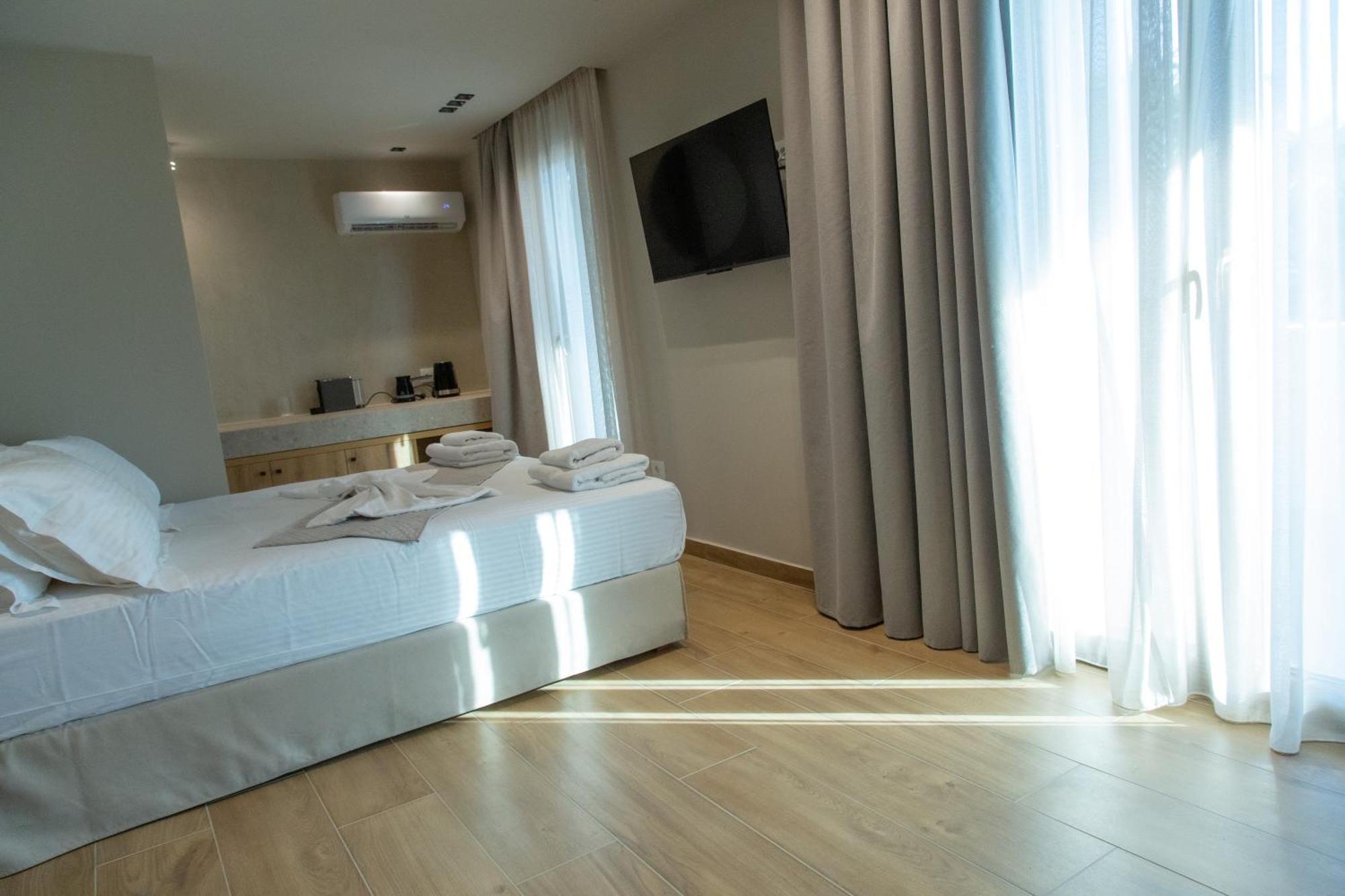 Νεακιτοσ Luxury Apartments Nikiti  Exterior photo